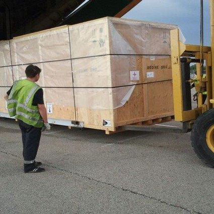 גלובוס, אחסנה ולוגיסטיקה, שינוע ושילוח בינלאומי, מטוס