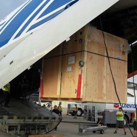 גלובוס, אחסנה ולוגיסטיקה, שינוע ושילוח בינלאומי, מטוס