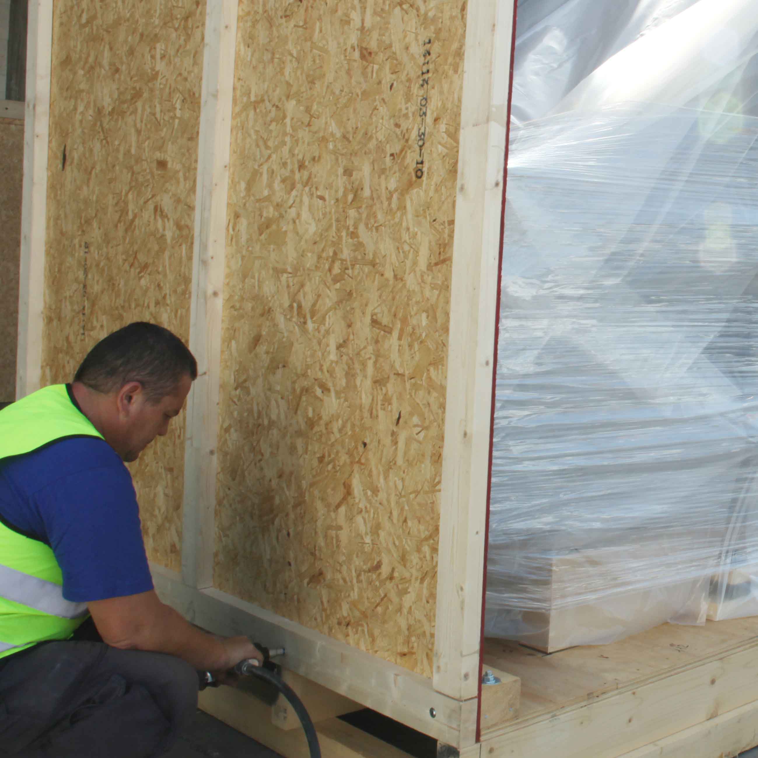 גלובוס, אחסנה ולוגיסטיקה, שינוע ושילוח בינלאומי, מחסן