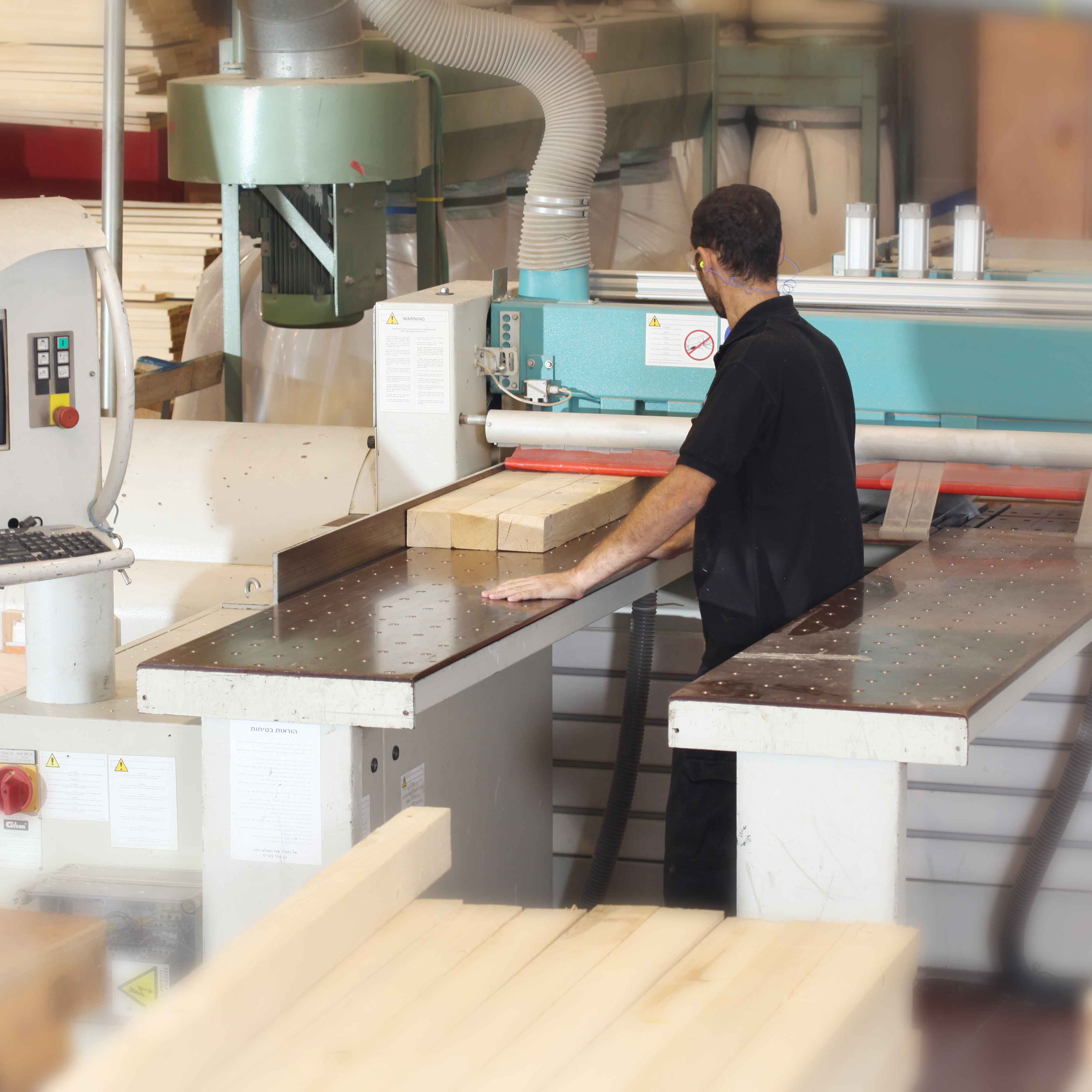 גלובוס, אחסנה ולוגיסטיקה, שינוע ושילוח בינלאומי, מחסן