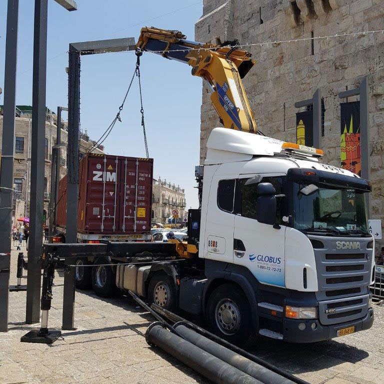 גלובוס, אחסנה ולוגיסטיקה, שינוע ושילוח בינלאומי, משאית