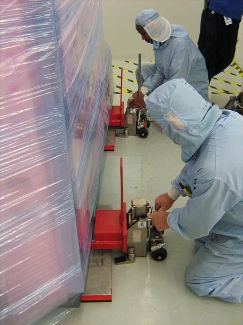 גלובוס, אחסנה ולוגיסטיקה, פּוֹעֵל