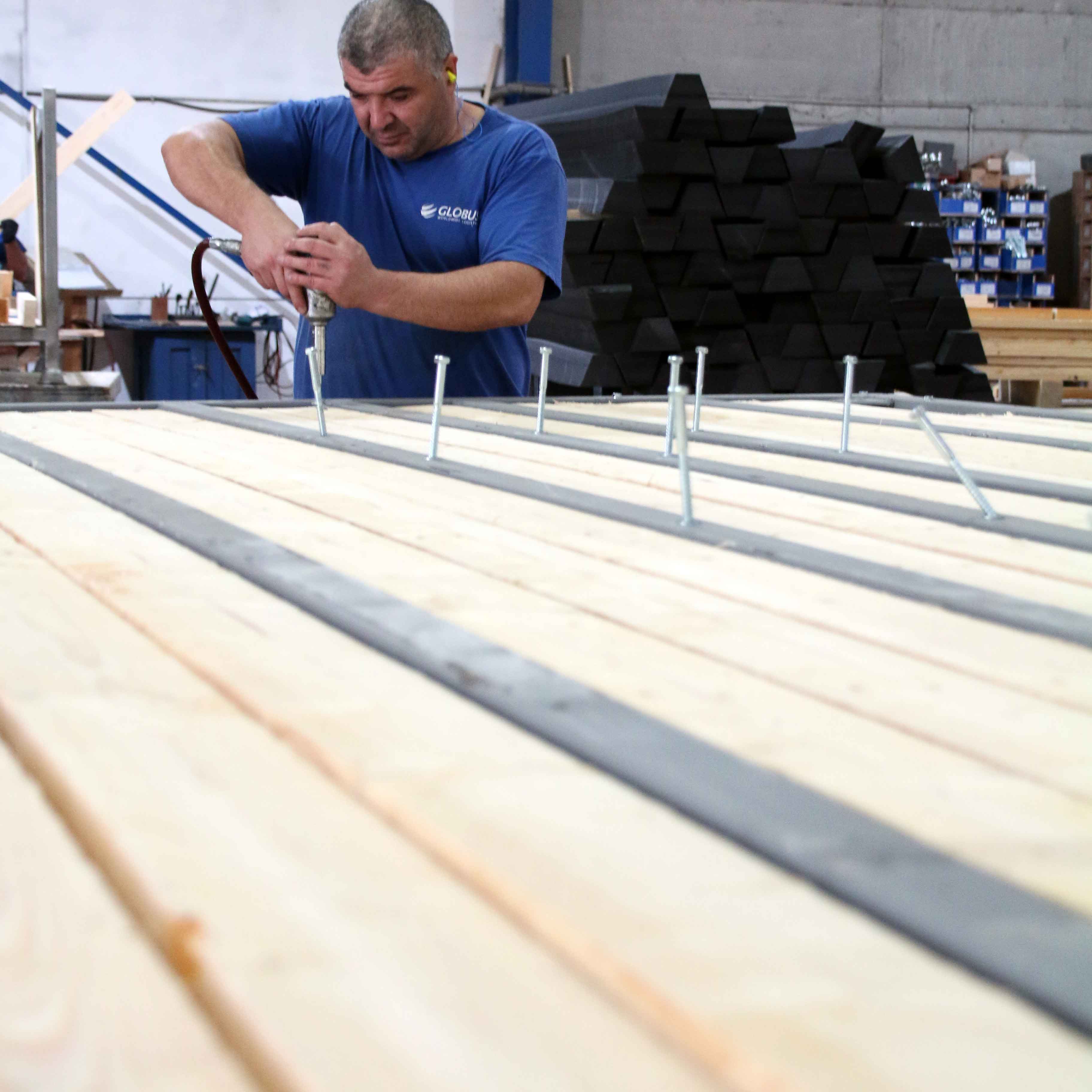 גלובוס, אחסנה ולוגיסטיקה, שינוע ושילוח בינלאומי, מחסן