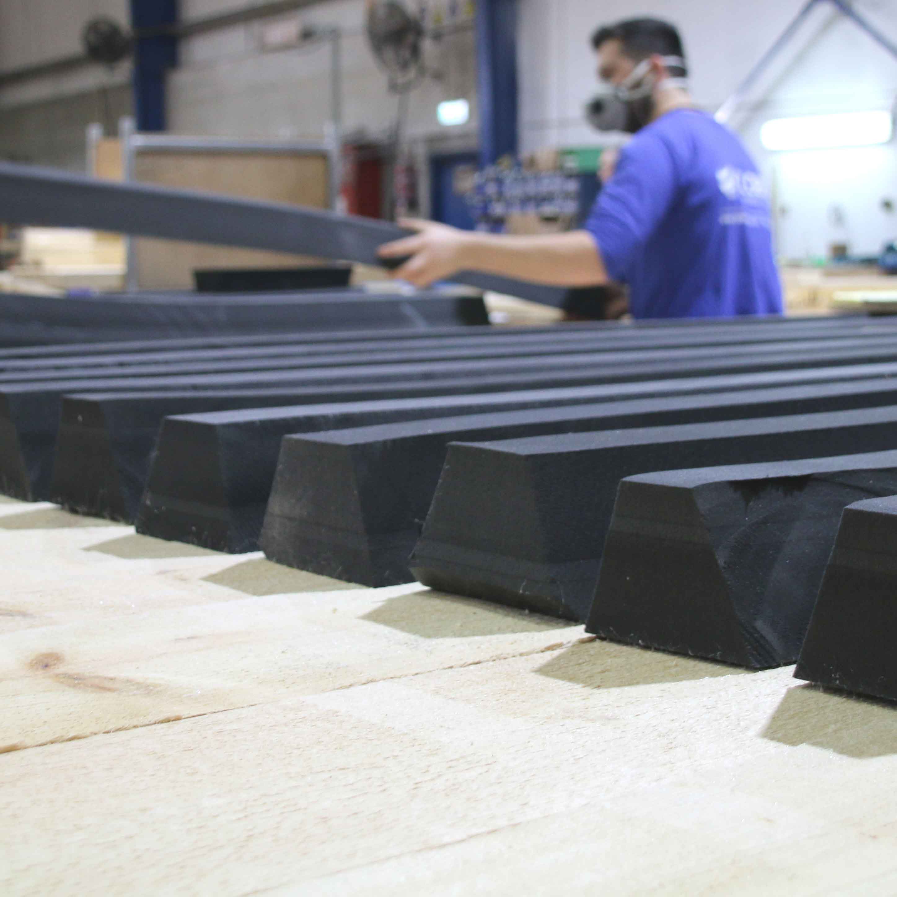 גלובוס, אחסנה ולוגיסטיקה, שינוע ושילוח בינלאומי, מחסן