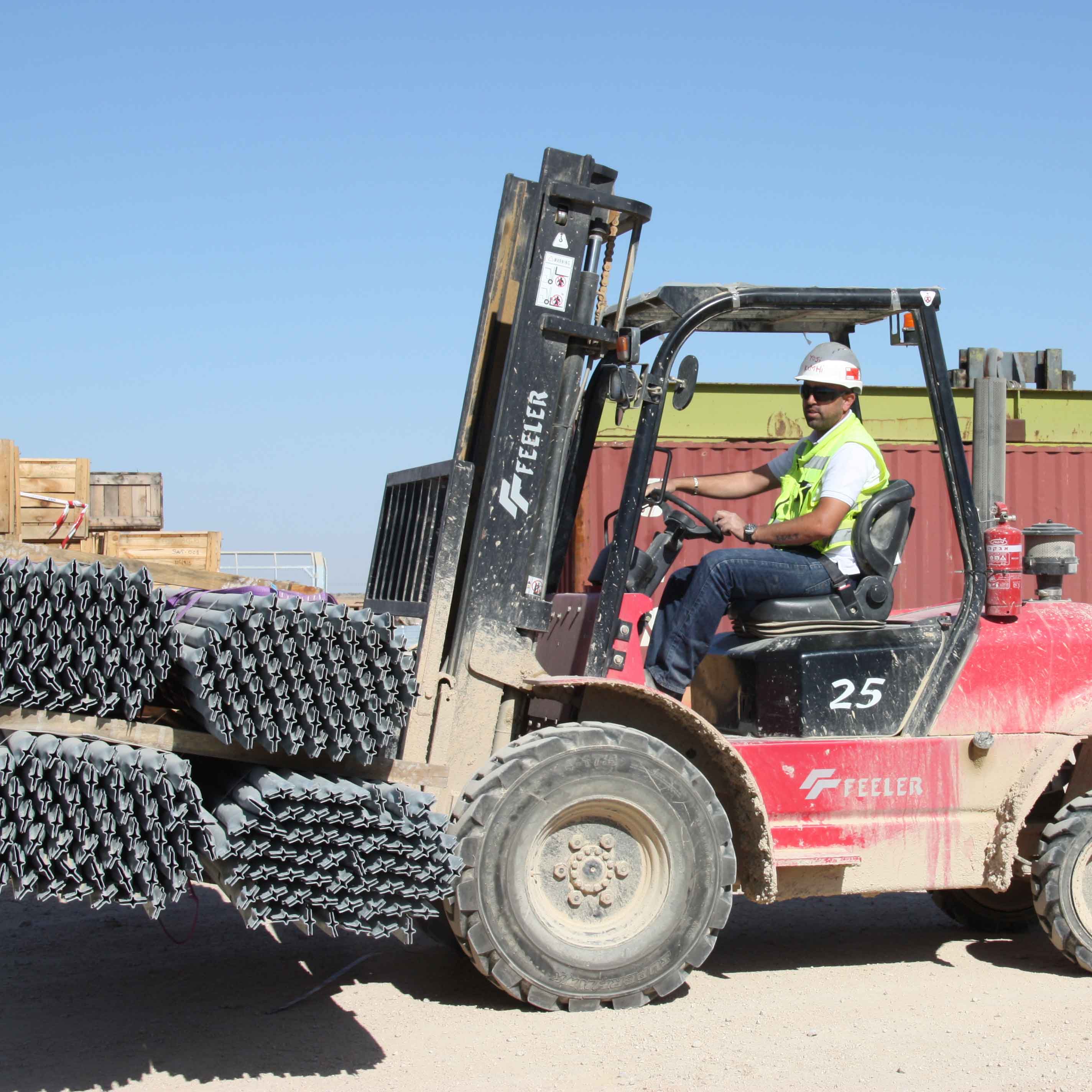 גלובוס, אחסנה ולוגיסטיקה, שירותים באתרי לקוחות, מלגזה