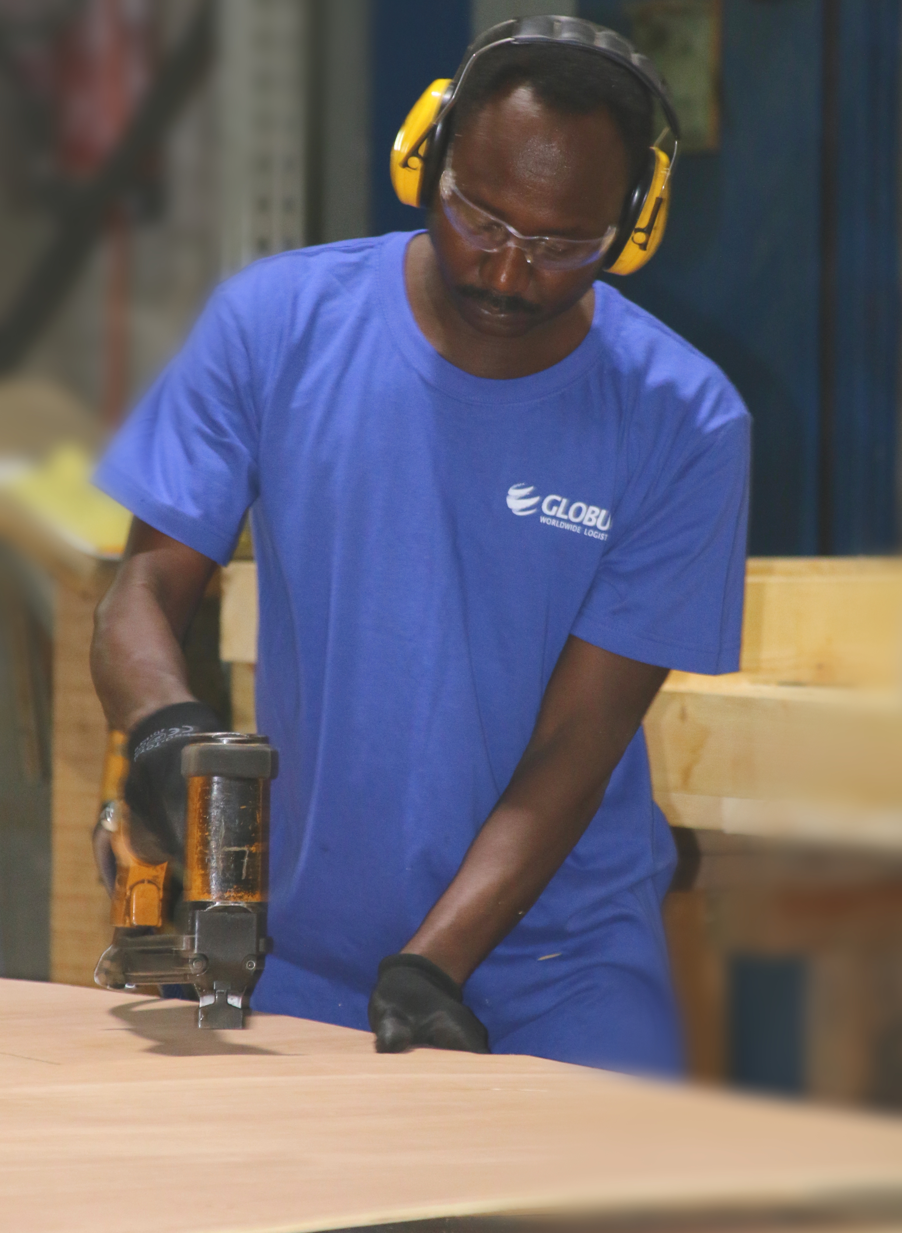 גלובוס, אחסנה ולוגיסטיקה, פּוֹעֵל