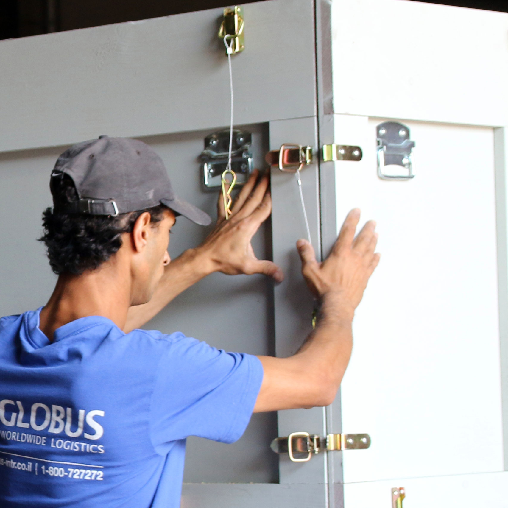 גלובוס, אחסנה ולוגיסטיקה, פּוֹעֵל