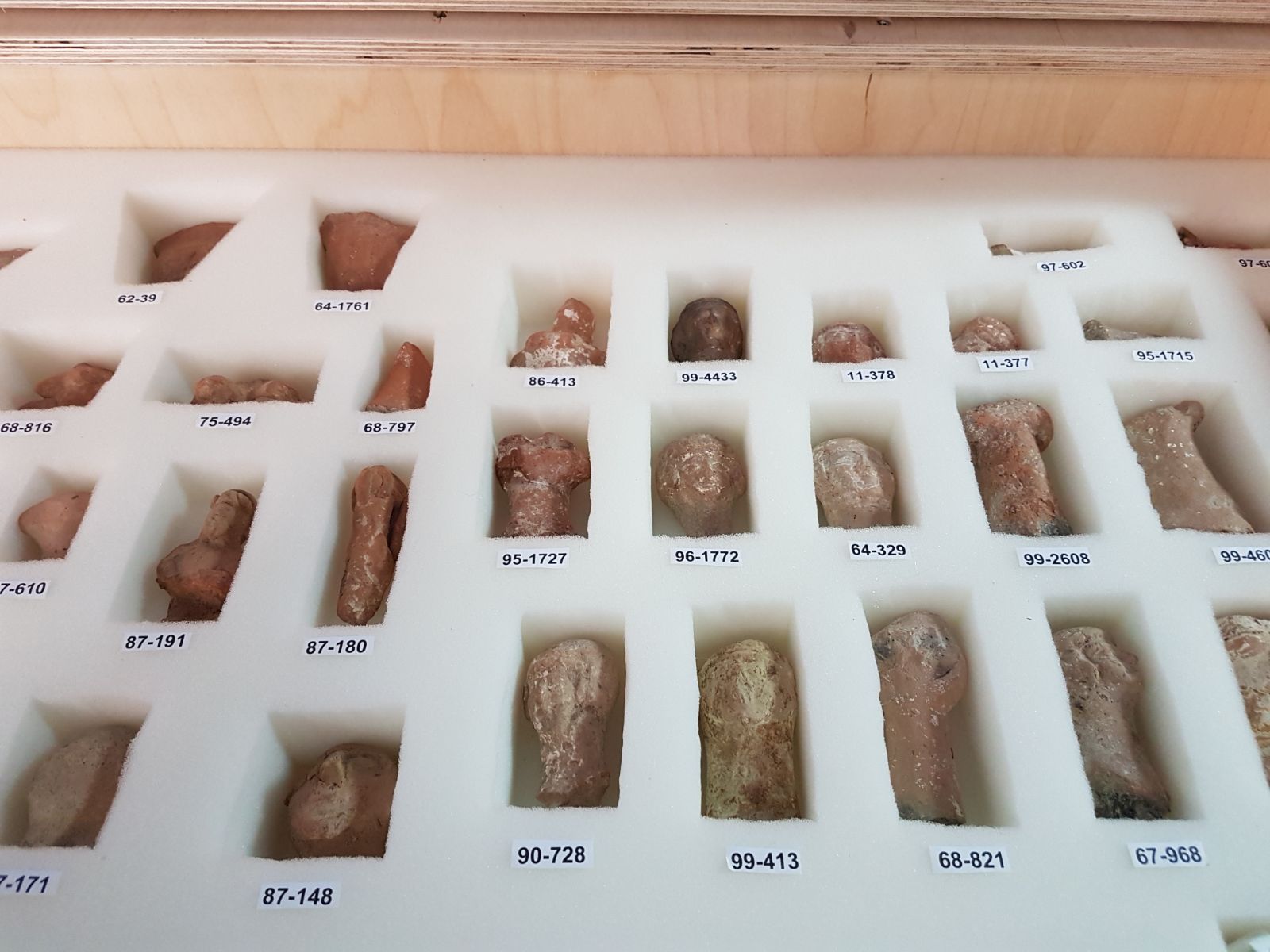 גלובוס, אחסנה ולוגיסטיקה, יצירות אמנות