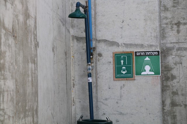 גלובוס, אחסנה ולוגיסטיקה, מִקלַחַת