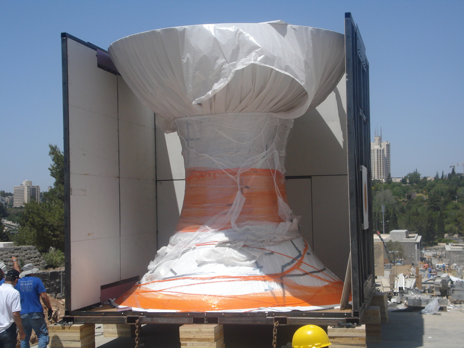 גלובוס, אחסנה ולוגיסטיקה, מַשָׂאִית